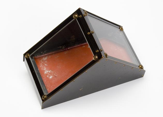 Artificial horizon observing tray