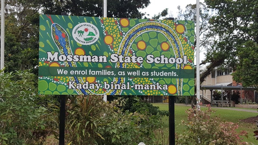 Welcome sign at Mossman State School featuring “Kaday binal-manka” which translates to “come learn with us” in the Kuku Yalanju language.
