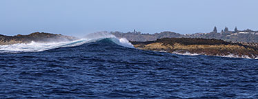 Image of waves washing onto Flat Rock in the Moreton Bay Marine Park in Queensland.