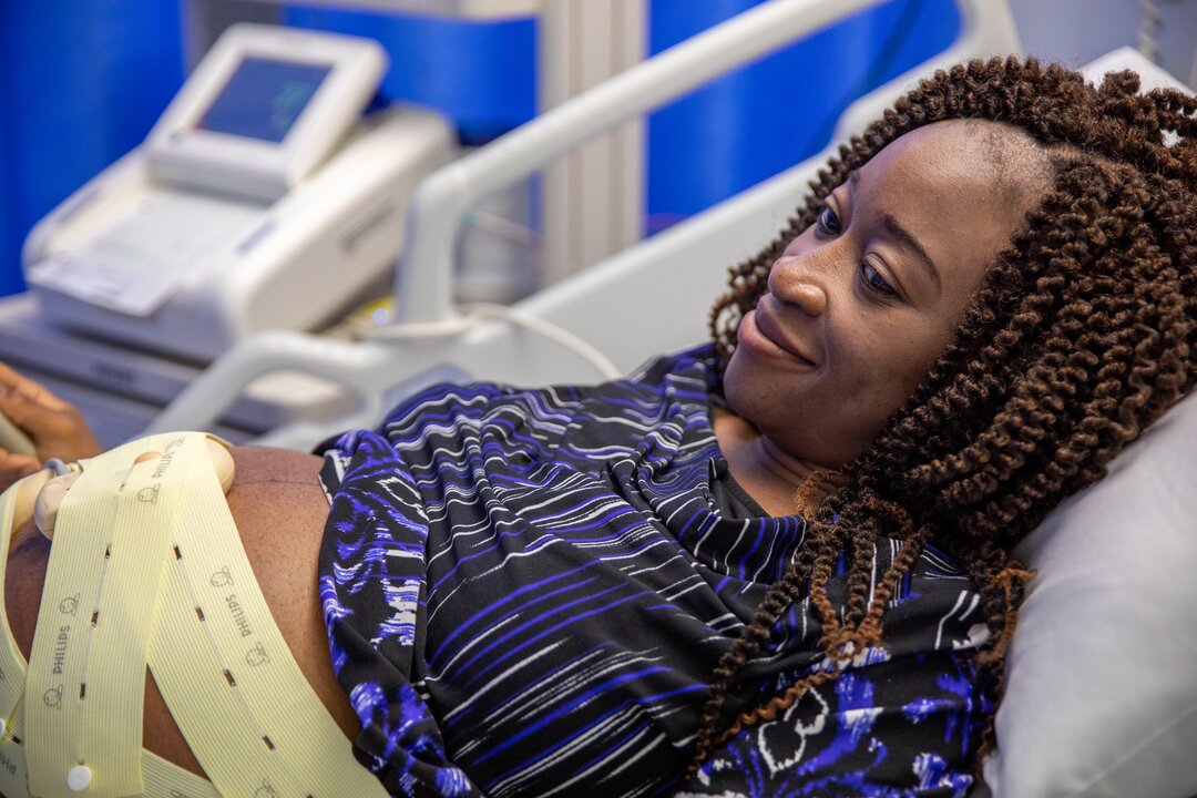 Pregnant women with midwife