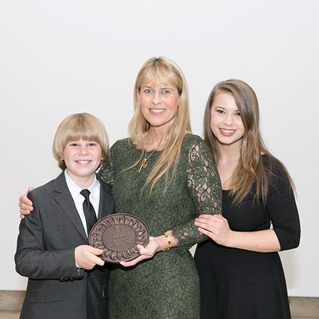 Robert Irwin, Terri Irwin AM and Bindi Irwin representing posthumous 2015 Queensland Great Steve Irwin