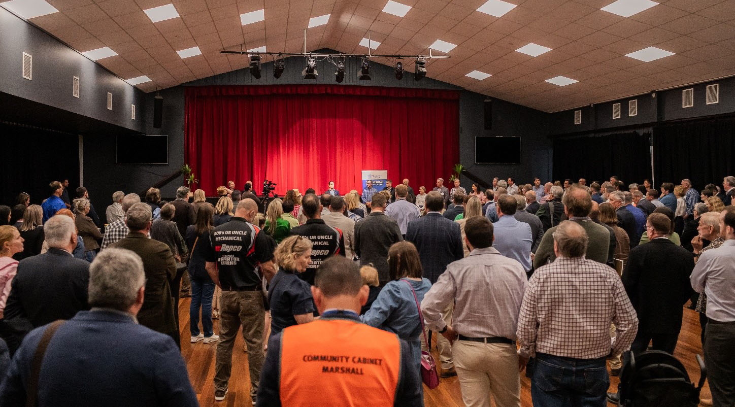 The Premier addresses guests at the Emerald Community Cabinet.
    