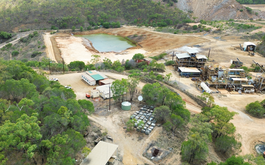 Site infrastructure and tailings dam (in background)